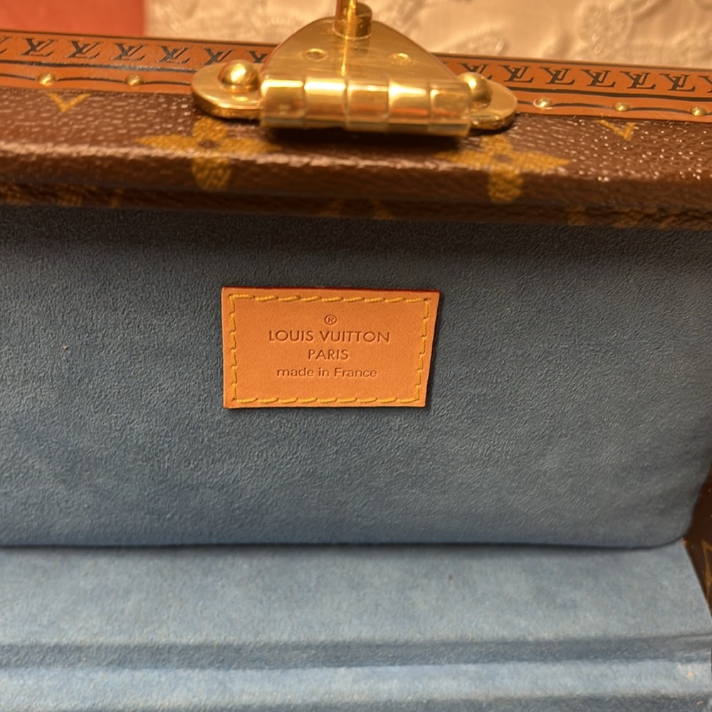 Sold LOUIS VUITTON JEWELRY TRUNK - Picture 9 of 12